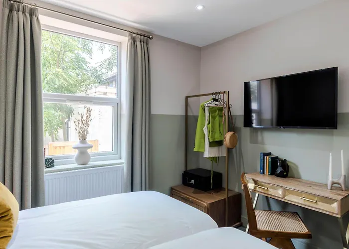 Shepherds Bush - Your Apartment